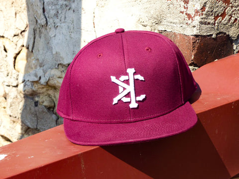 Signature Snap-back in Burgundy