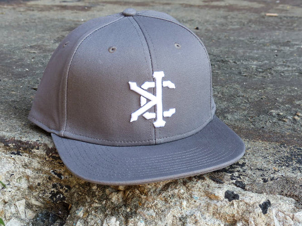 Signature Snap-back in Charcoal Gray